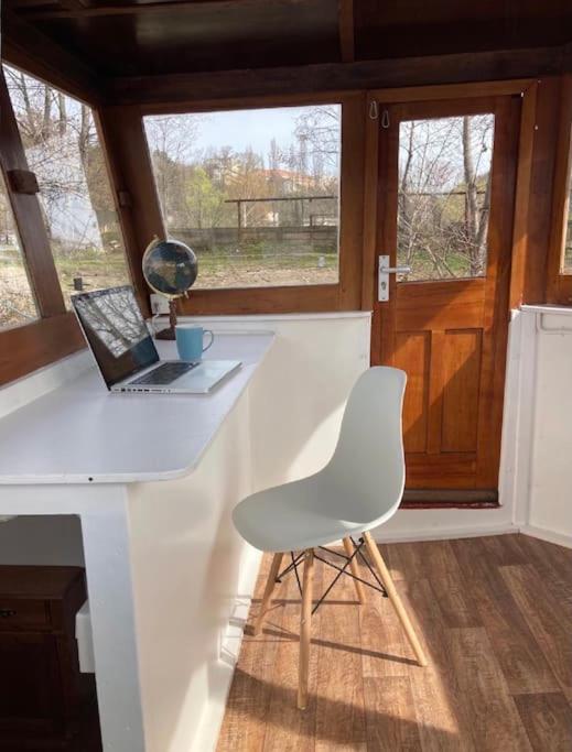 On Boat, Privat Pier, Free Parking Hotel en barco Praga